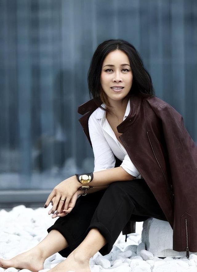 乐竞体育全站-20年前，那个让那英甘愿“未婚生子”的前国脚高峰，如今过得怎样的简单介绍