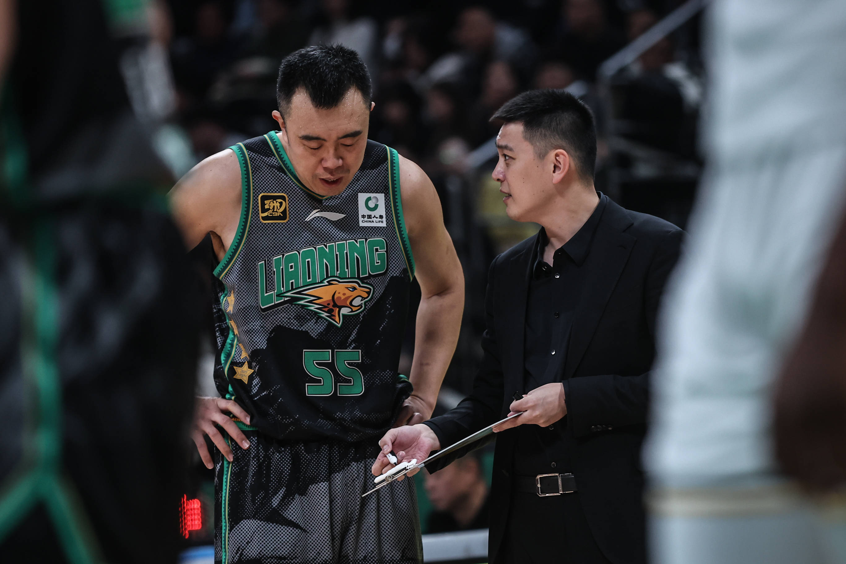 辽宁男篮主场惊险获胜山东队